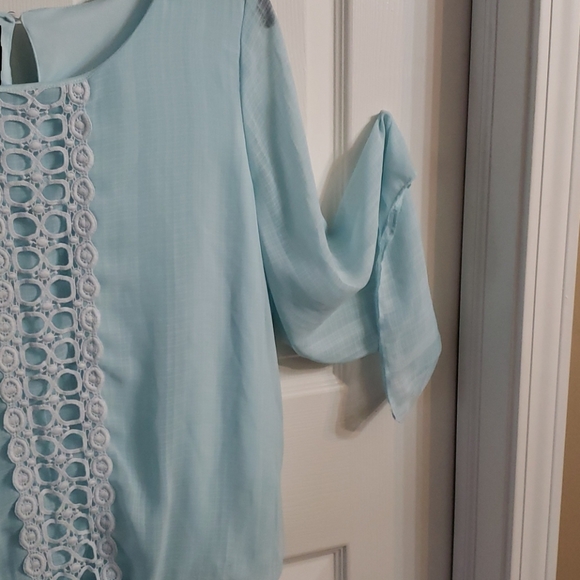 BY & BY BELL SLEEVE TOP - Picture 2 of 7